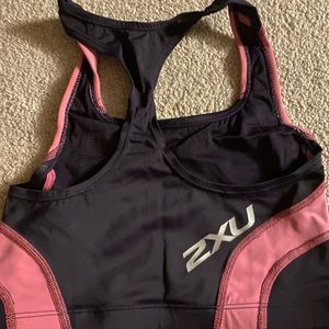 Adorable 2XU sports bra
